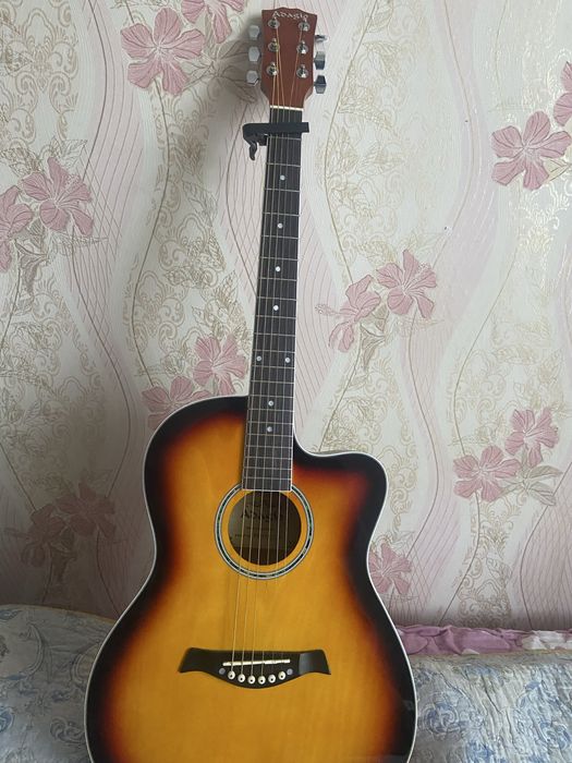 Продам гитару Adagio