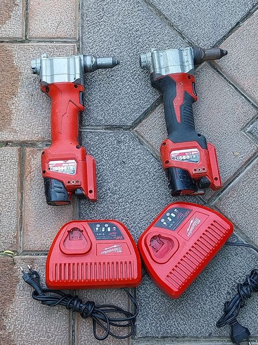 Pistoale de popnituri MILWACKEE