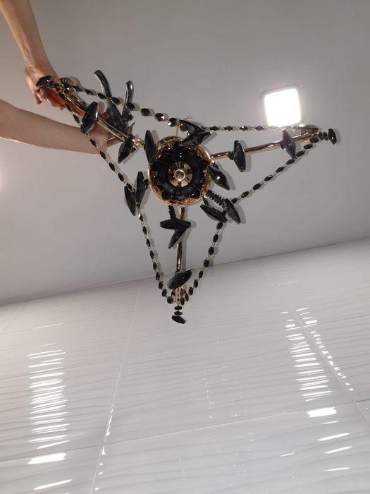 Продам красивую люстру