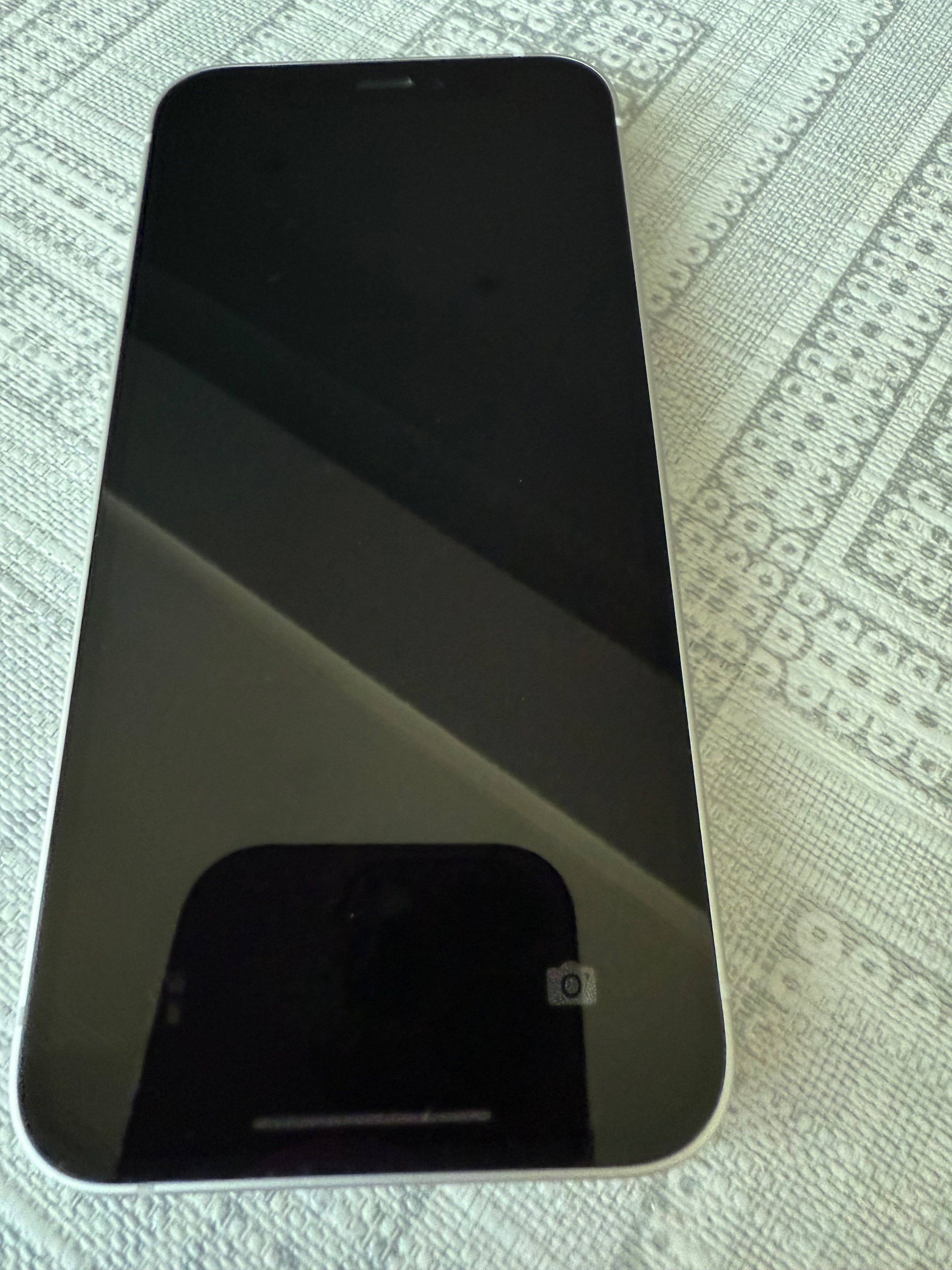 Продавам IPhone 12 mini