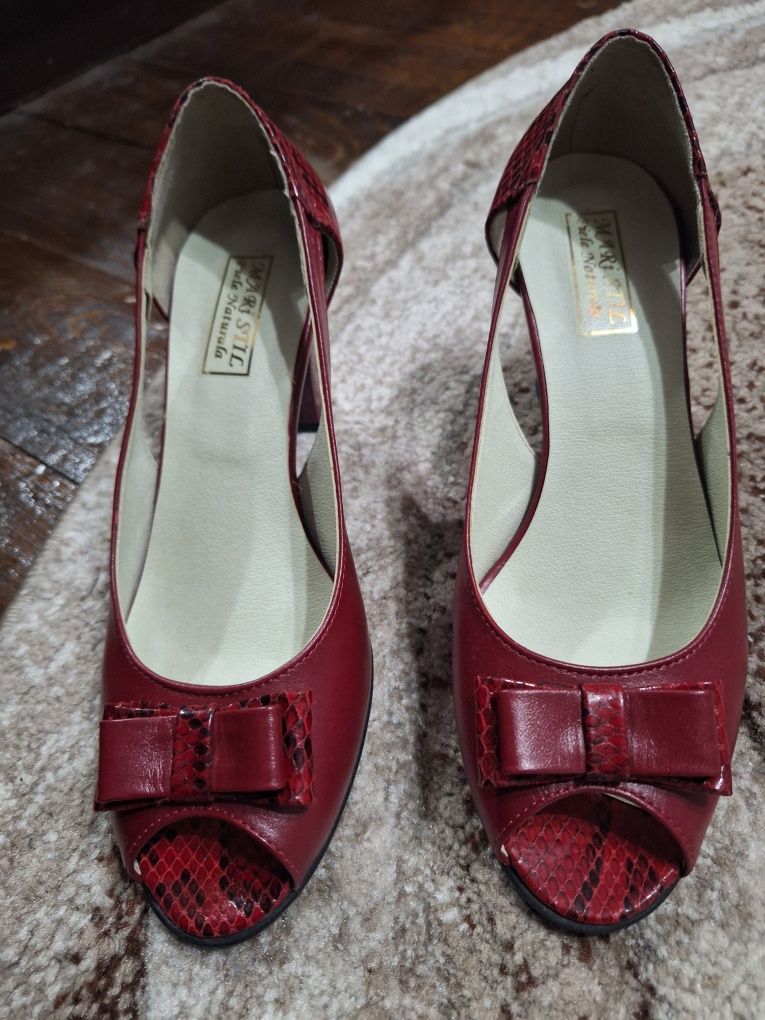 Vand pantofi piele