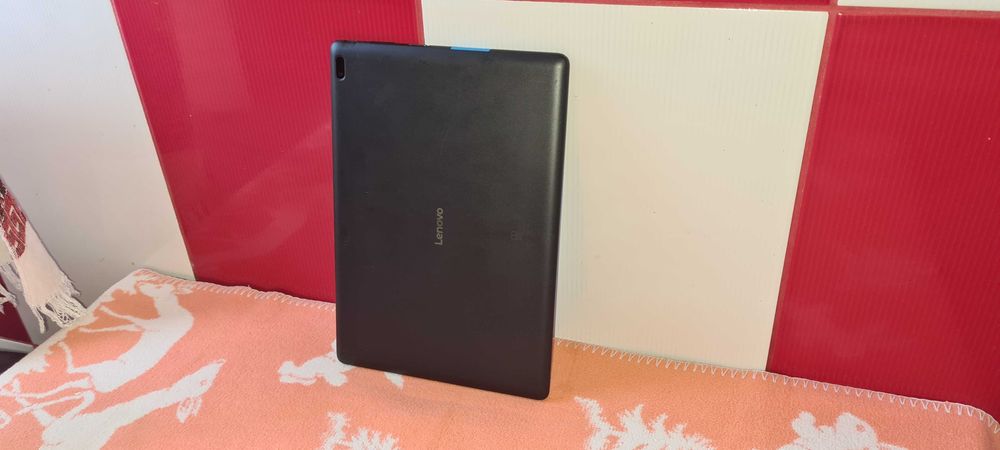 LENOVO de 10 inch = 180  lei