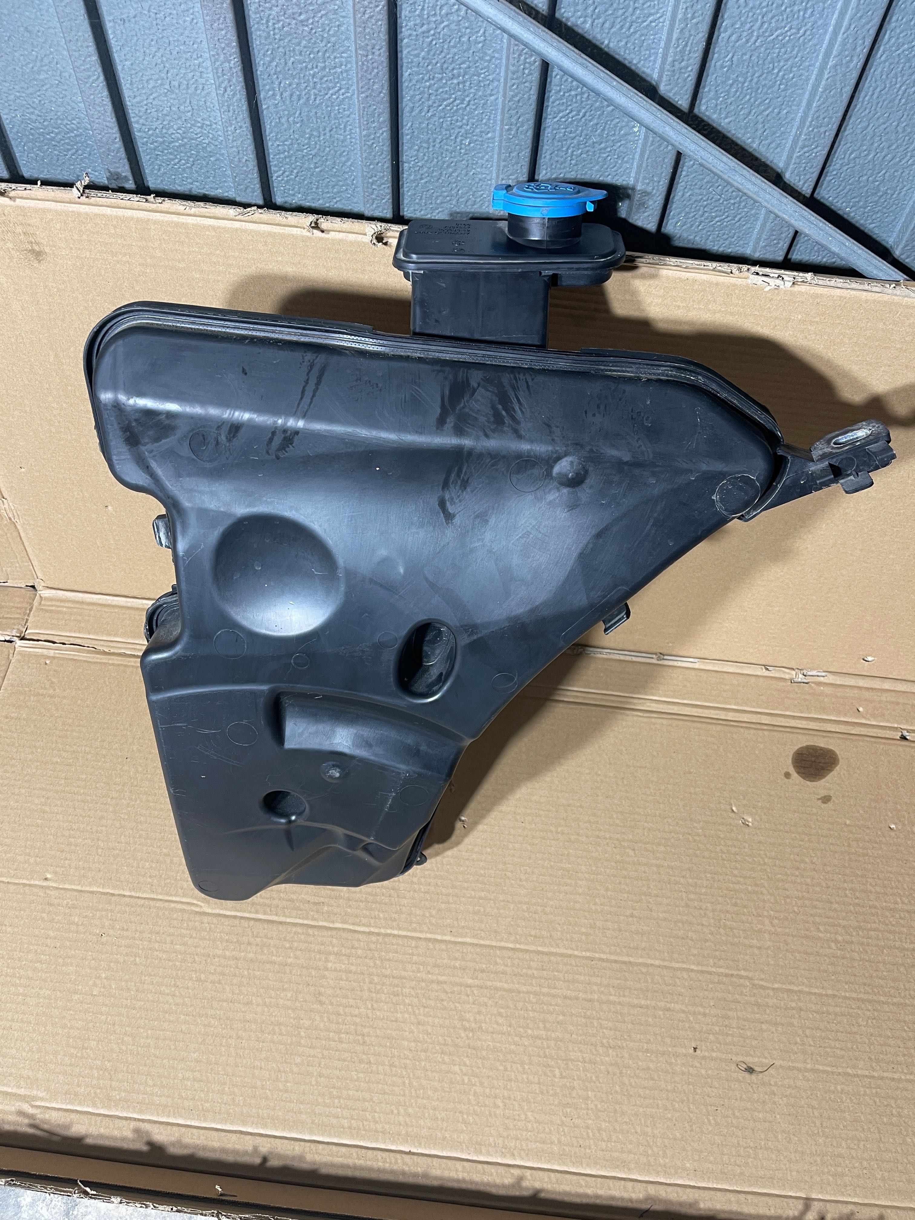 Rezervor spalator parbriz / Set duza  Bmw seria 5 G30/31 7 G11/12