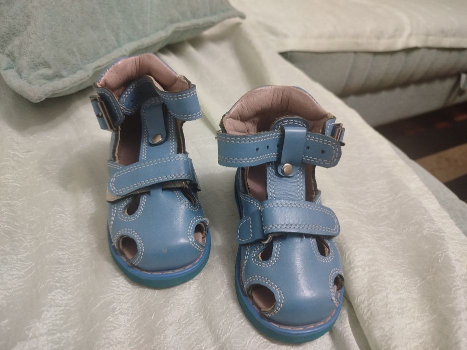 Bolalar ortopedik poyafzali. Tekinga beraman