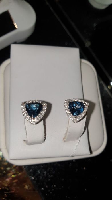 Золотые серьги  с бриллиантами  и топазами-пусеты