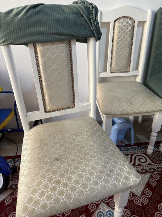 Стулья 6 шт. Имеются чехлы