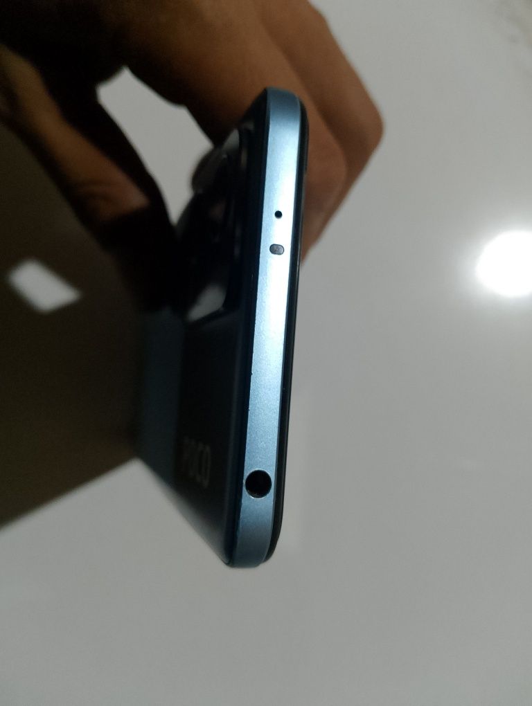 Poco x5 5g.  ram 8+8 Xotira 256  holati idial  aybi yuq kar dak ful
