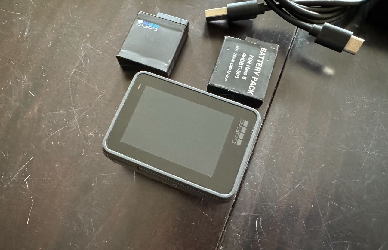 Екшън камера GoPro Hero 5 Black + mic adapter + аксесоари