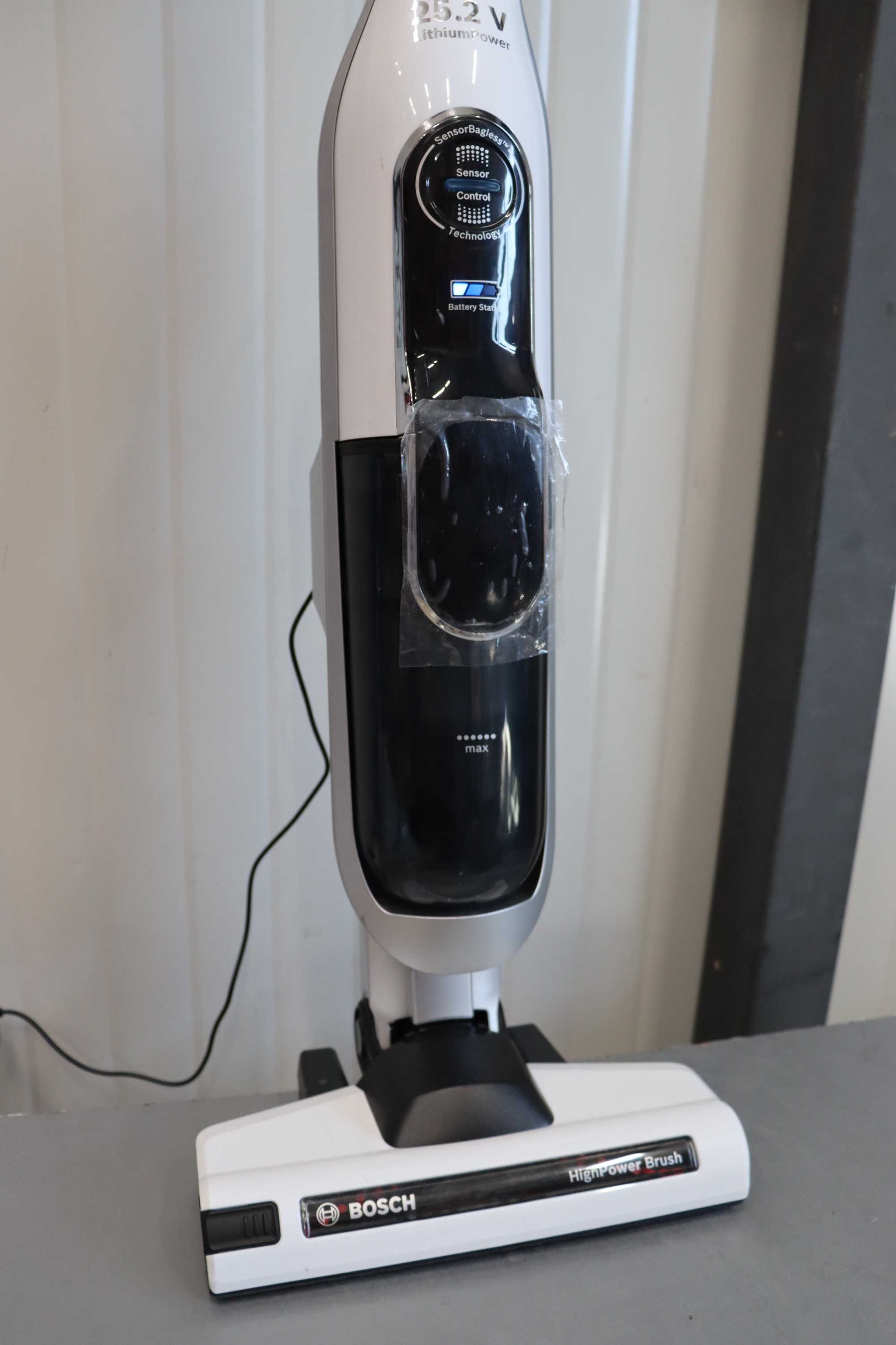 Безжична прахосмукачка Bosch BCH6ATH25 Athlet, ел. четка, 25.2V