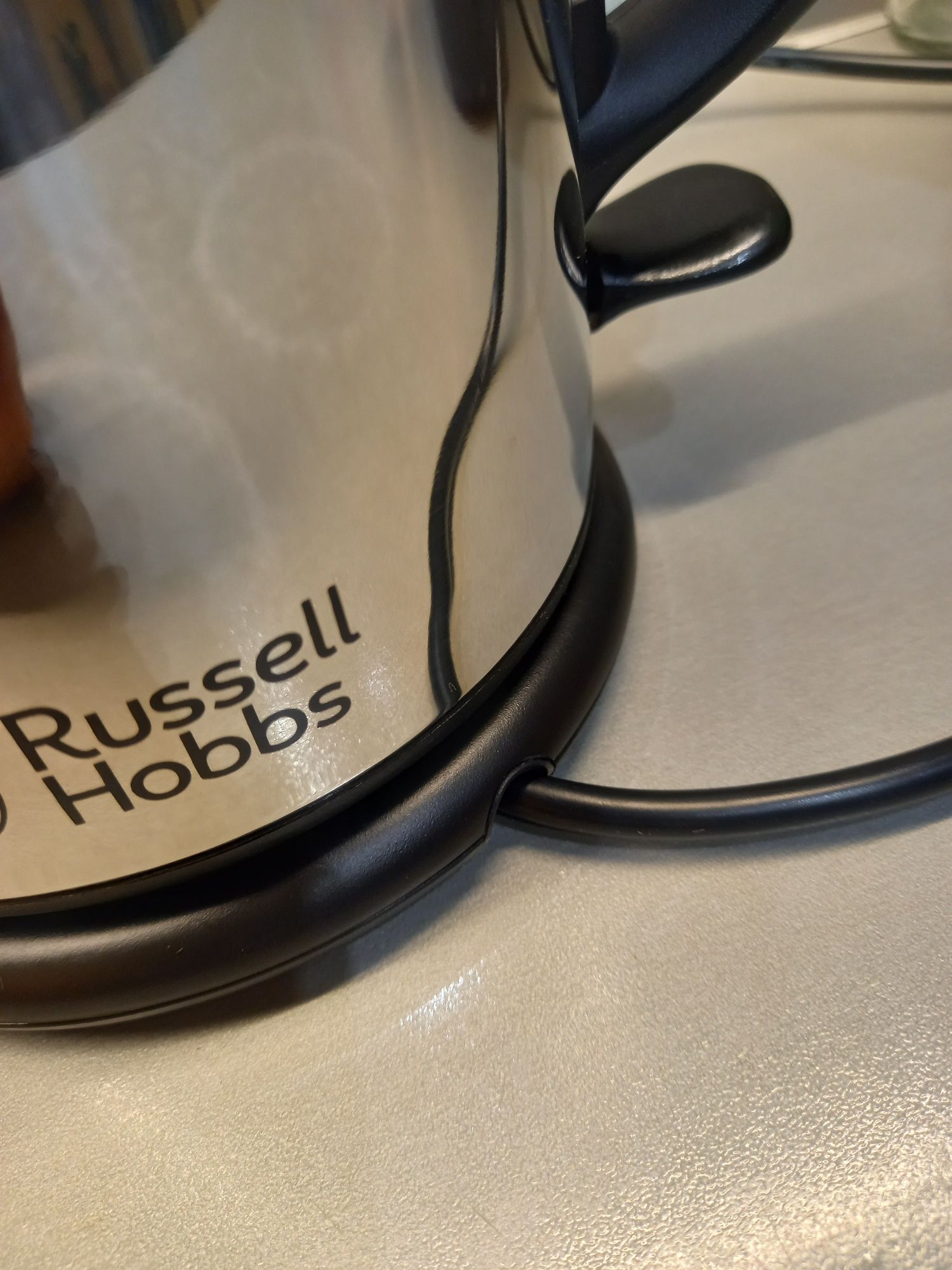 Електрическа кана Russell Hobbs