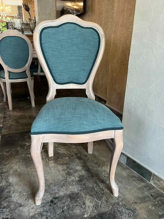 Стол масив в зелено