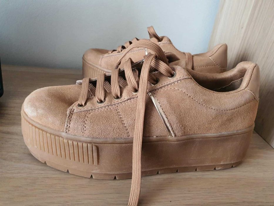 Спортни обувки на платформа