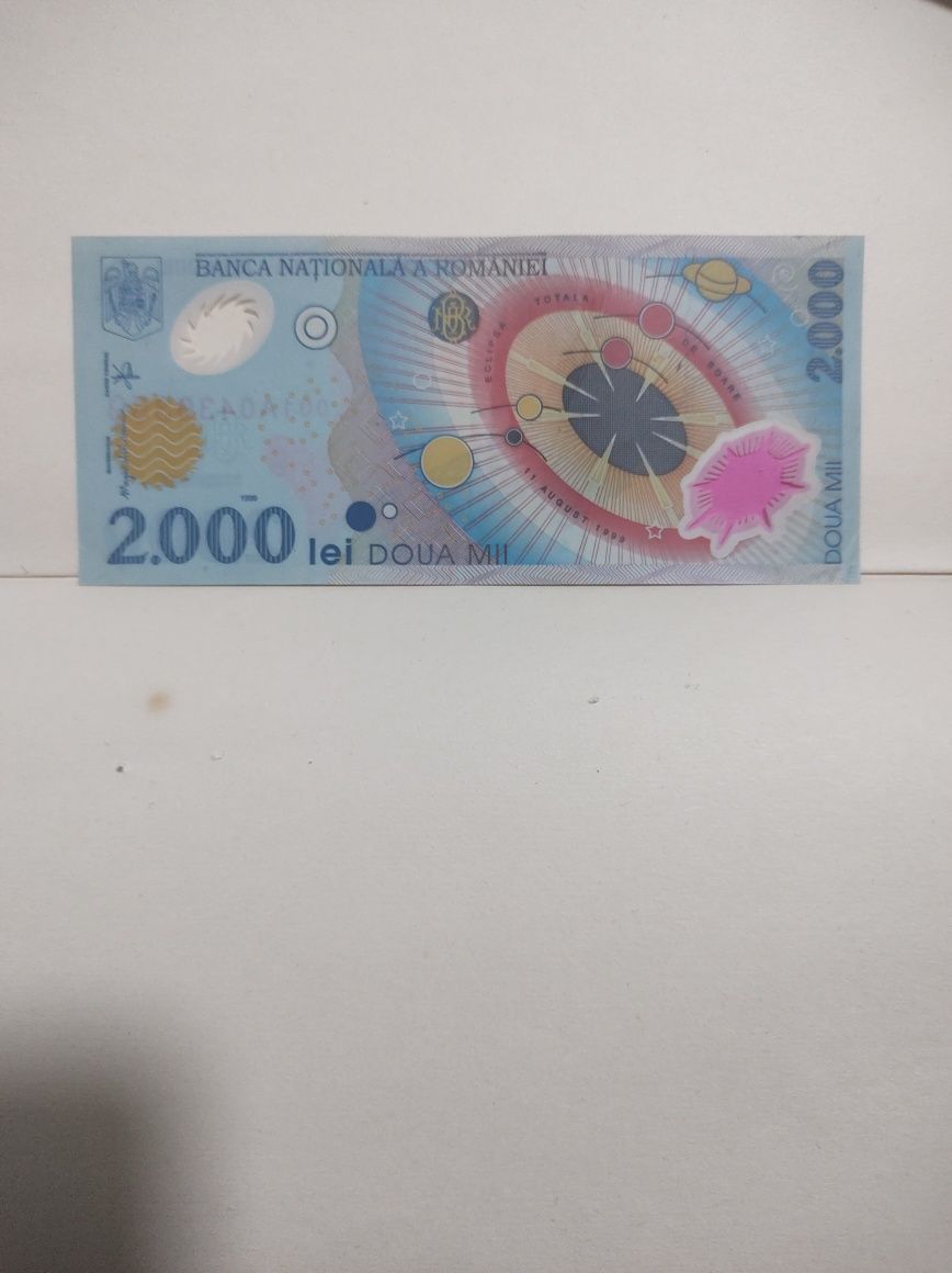 Bancnota de 2000 de lei cu eclipsa cu prima serie
