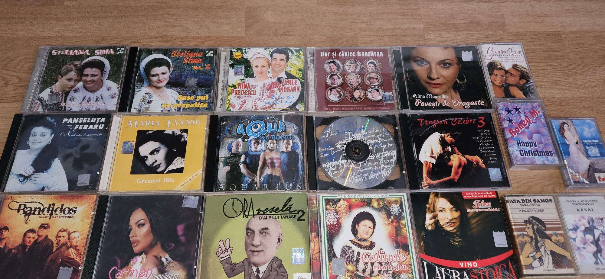 Cd-uri si casete diverse ; populara, povesti,  dance, colinde,  etc