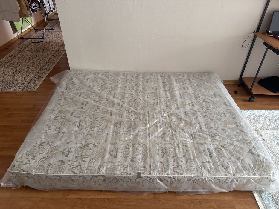 Продам матрас 200 на 160.