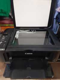 Продавам 3в1(Принтер,скенер и ксерокс)Canon Pixma MG3250