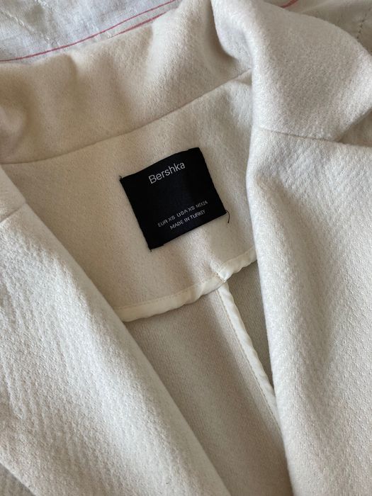 Палто Bershka бяло/кремаво