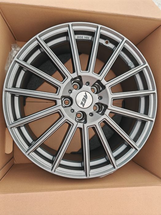 Vand jante de aliaj pe 19 pentru Tesla marca AEZ