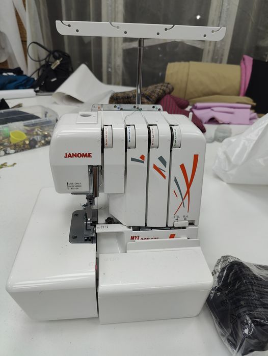 Продам оверлок бытовой janome My Lock 975, новый.