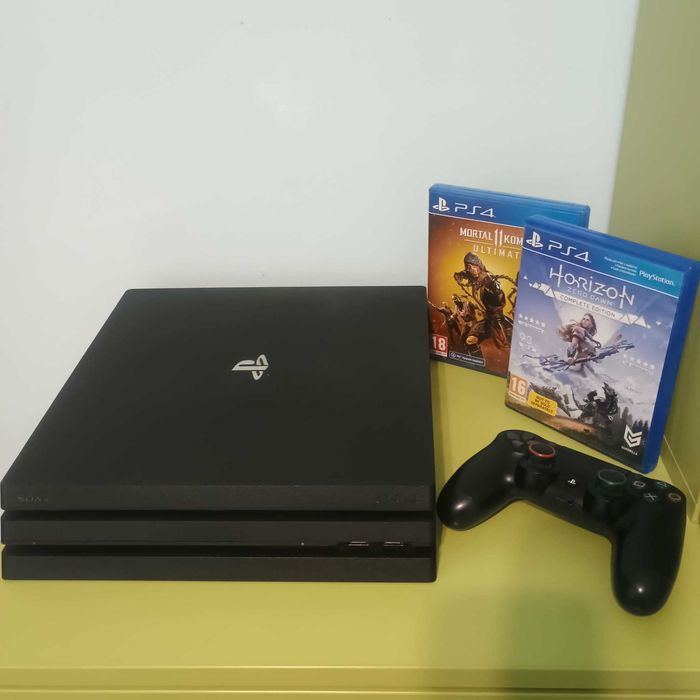 Playstation 4 Pro + 2 игри подарък