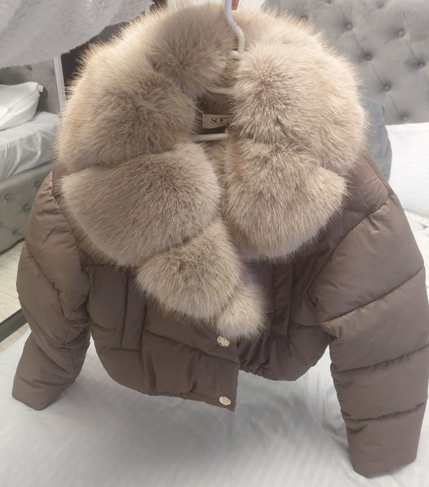 Geaca cu guler de blana naturala !