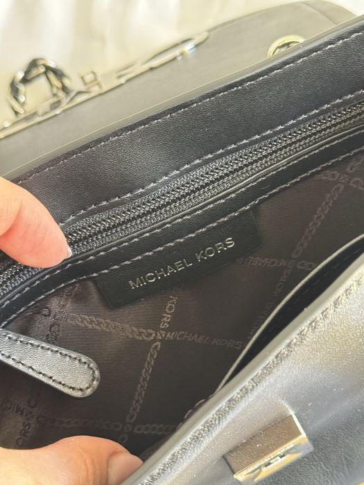 НОВА Чанта за през рано Michael Kors