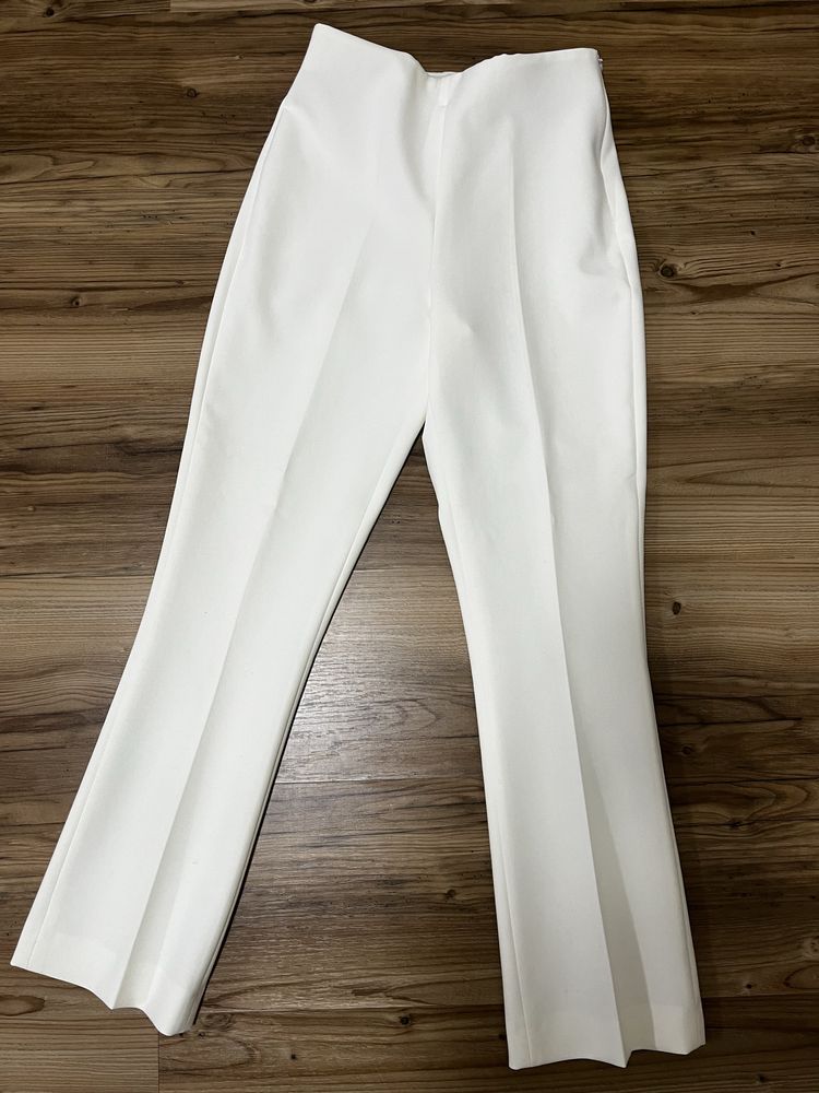 Pantaloni mini flare Zara