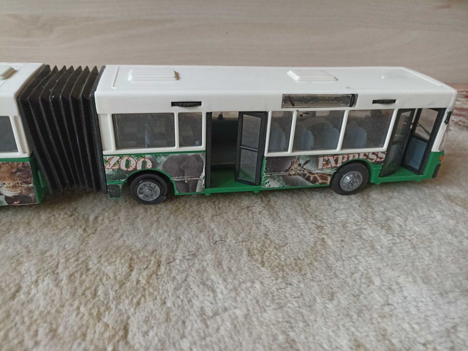 Автобус, кола, самолет