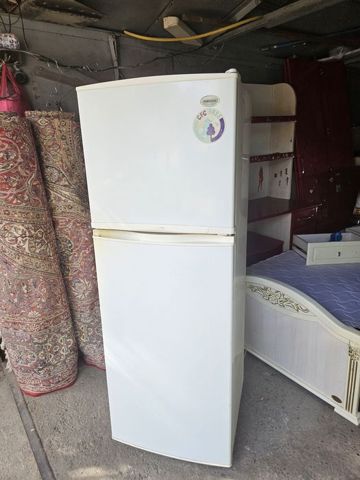 Продаётся холодильник самсунг рабочий всё родной