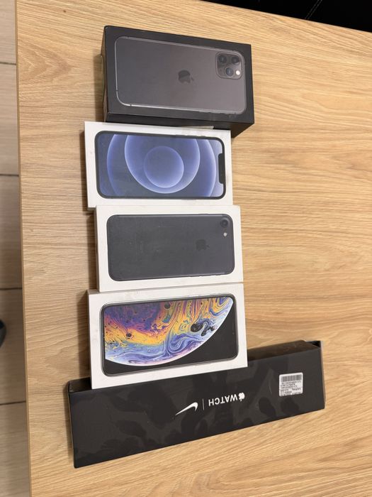 Vand 10 cutii de Iphone/Apple Watch
