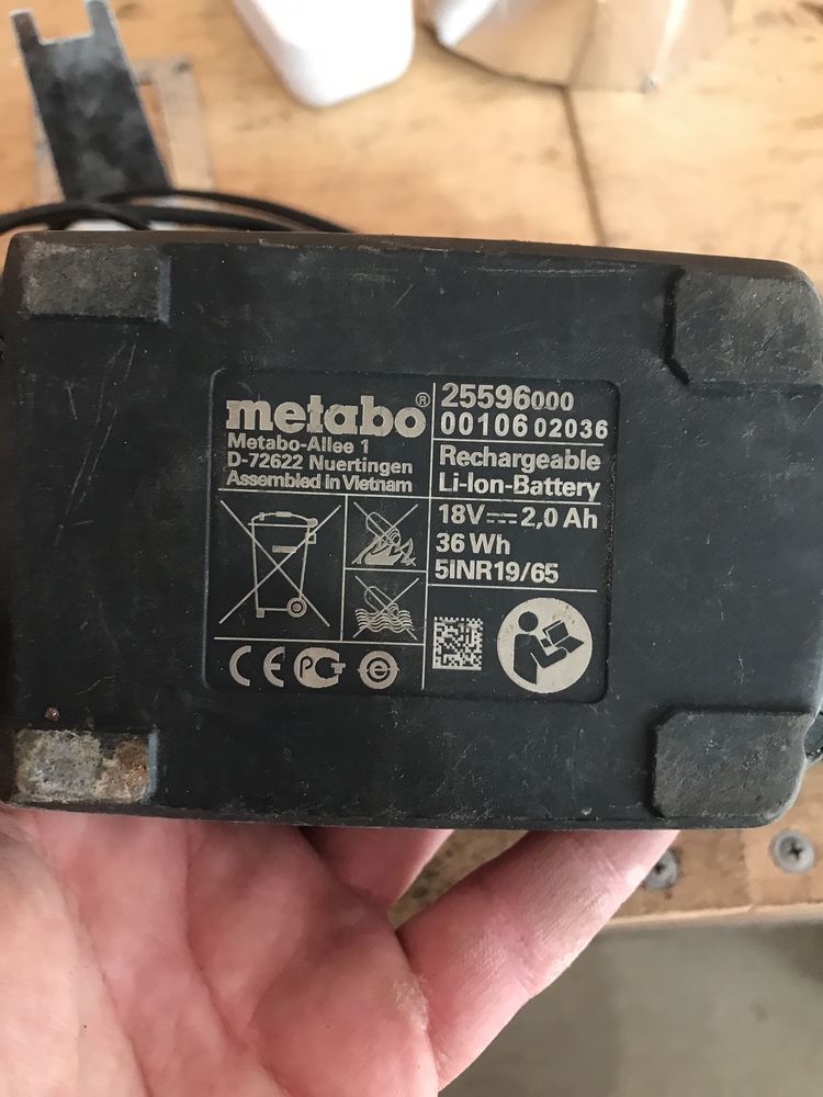 Продам боратею metabo 2 штуки + зарядное устройство