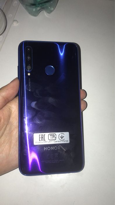 Продаю телефон Honor