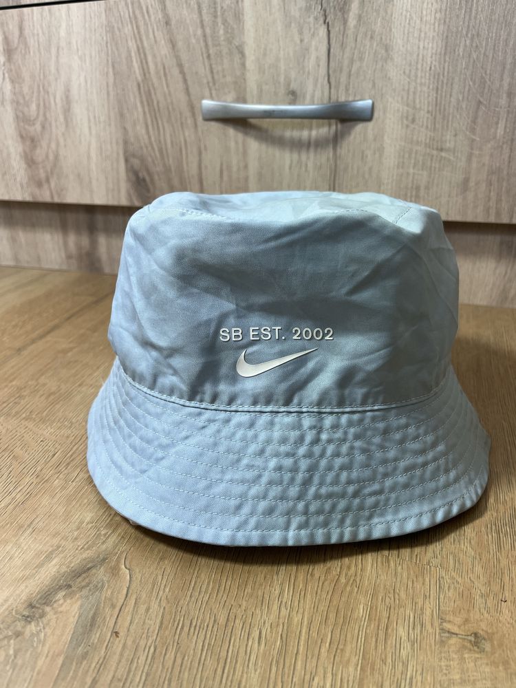 Polar,Herschel,Nike SB,New Balance шапки