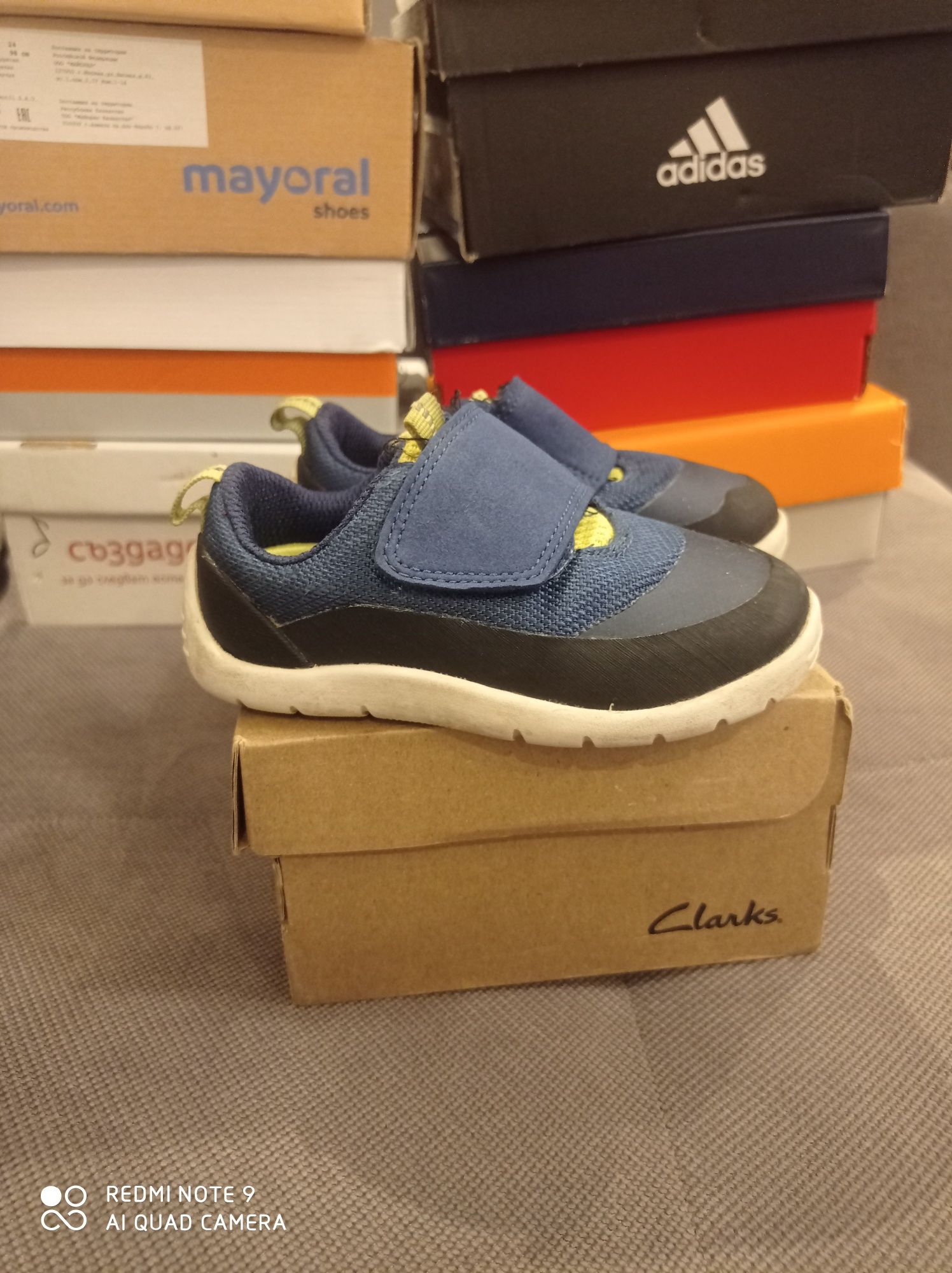 Маратонки 25 номер, Mayoral, Clarks, Ботуши Колев и Колев