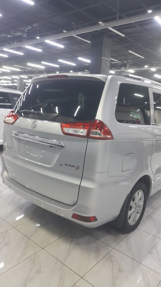 Dongfeng Glory 330S Lada Largus