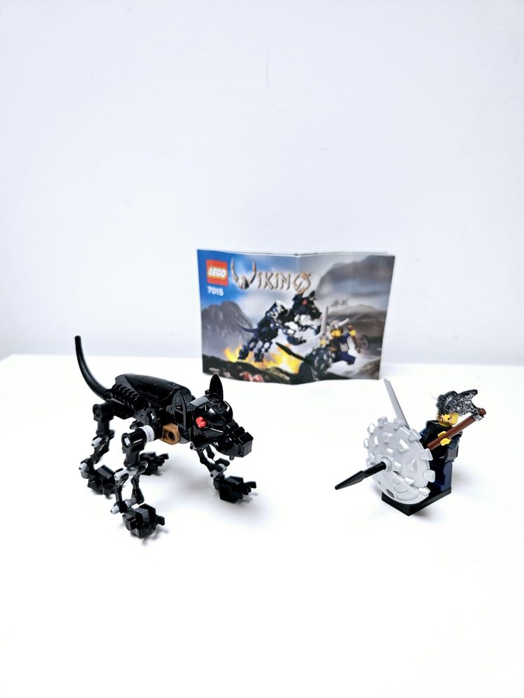 Lego Vikings 7015 - Viking Warrior challenges the Fenris Wolf (2005)