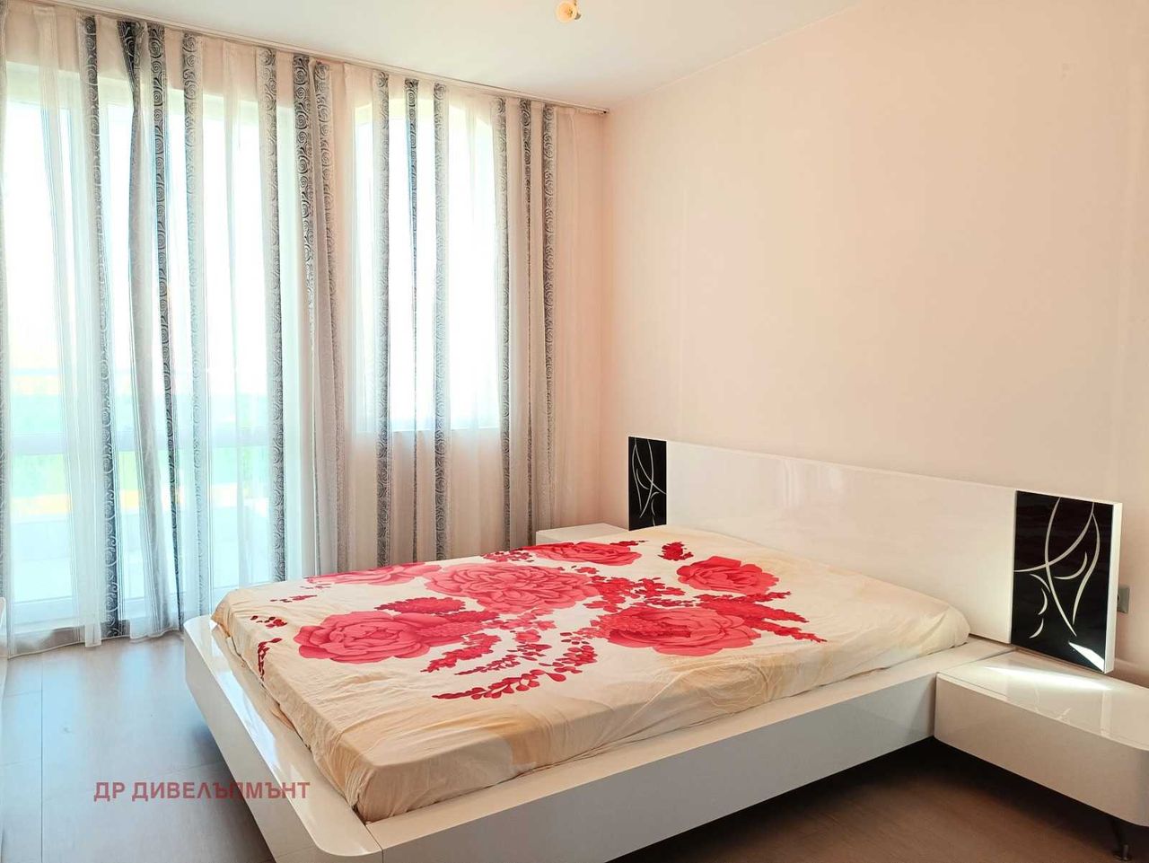 Продава се Тристаен апартамент в Несебър - 115 кв.м за 800 €/кв.м - Снимка #11