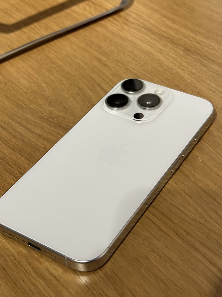 iPhone 16 Pro 128GB Silver | 95% Battery | Като нов + подаръци