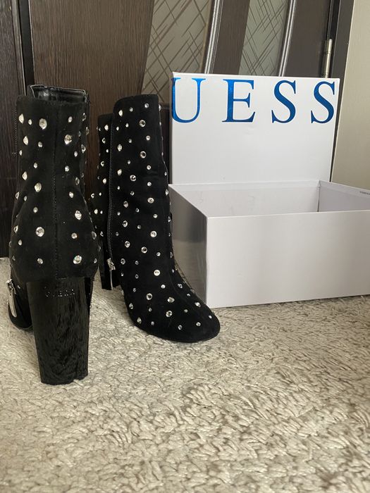 Оригинални боти Guess
