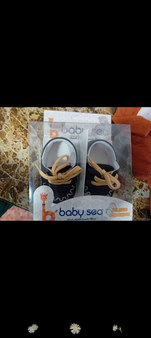 Vând pantofi bebelusi