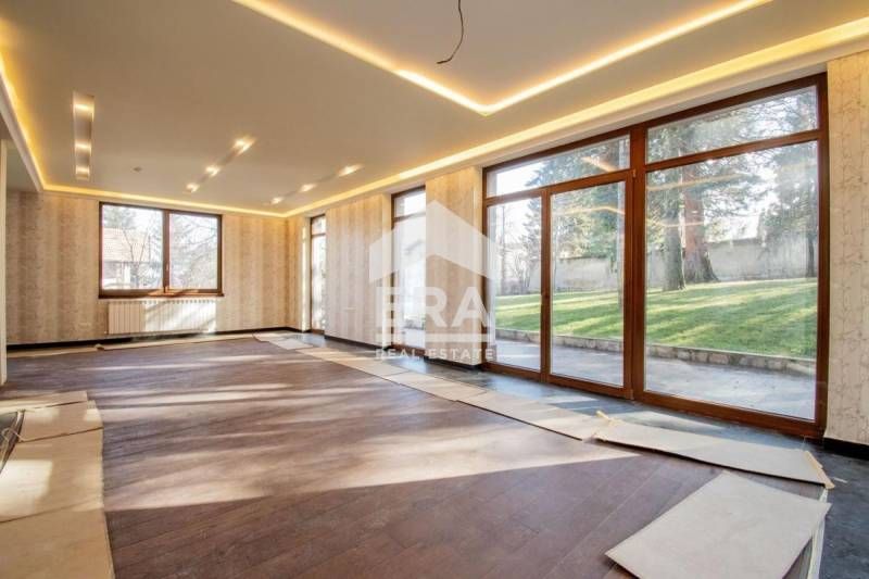 Продава се Къща в София, Бояна - 658 кв.м за 3116 €/кв.м - Снимка #3