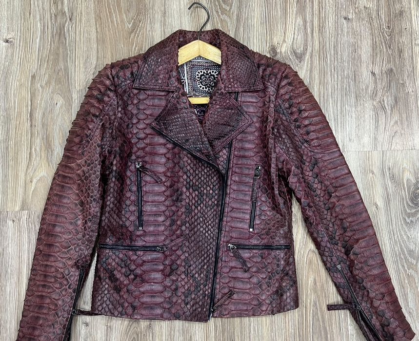 Кожаная куртка из питона