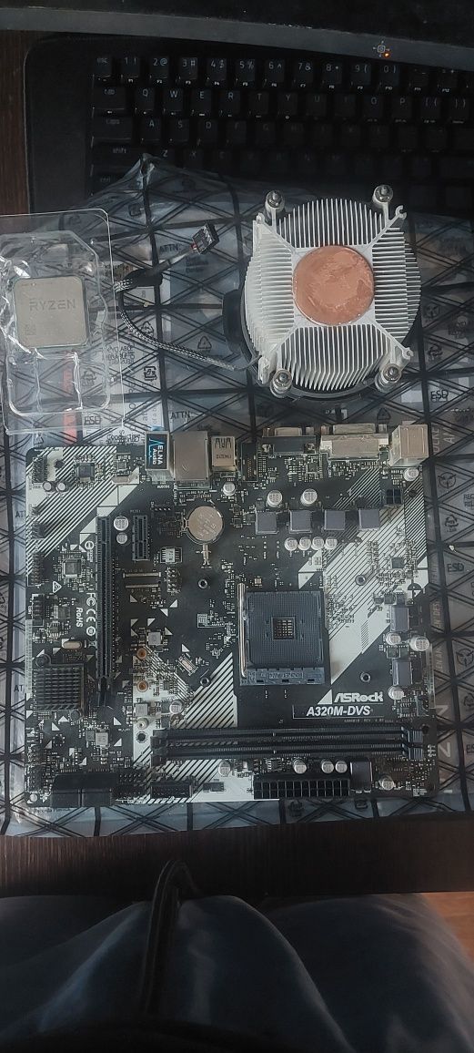 ASRock A320M-DVS и AMD ryzen 5 1600