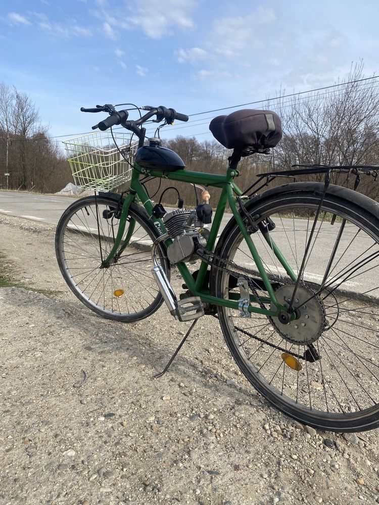 Vand bicicleta cu motor noua