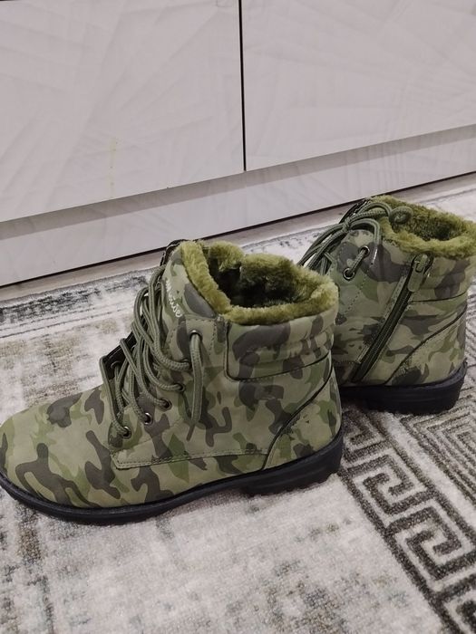 Продам ботинки новые