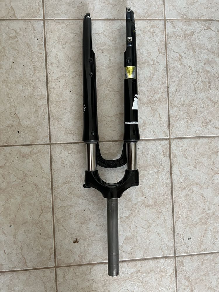 Амортисьорна вилка SR Suntour XCT – 26” / 28.6 мм / 100 мм ход