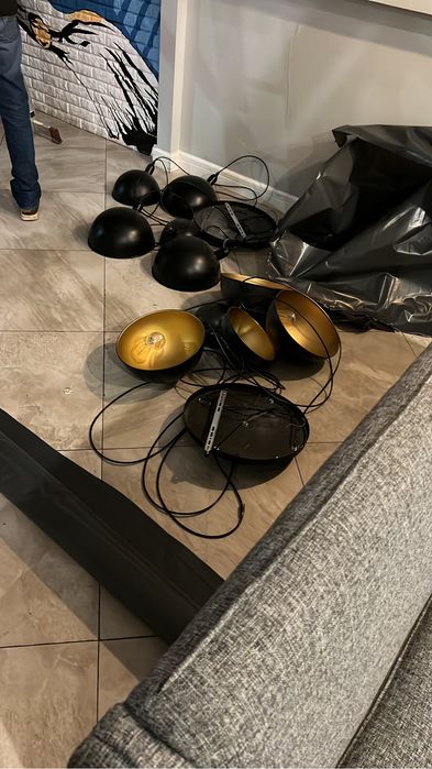 Люстра черная с лампочками