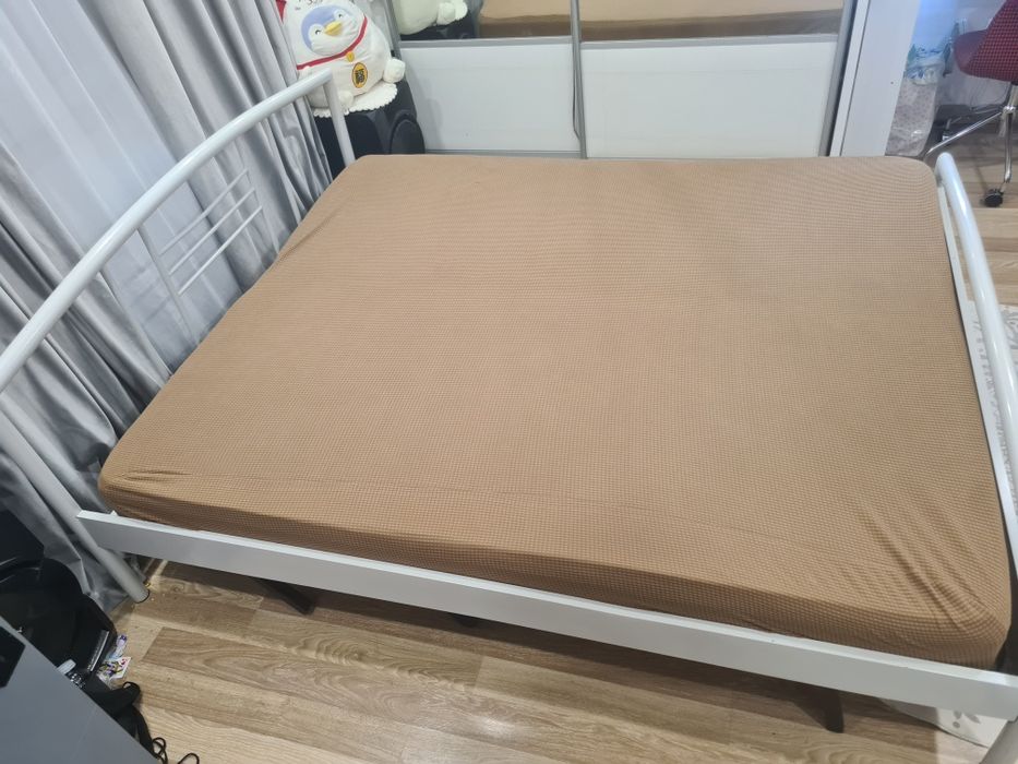 Pat de mijloc dormitor