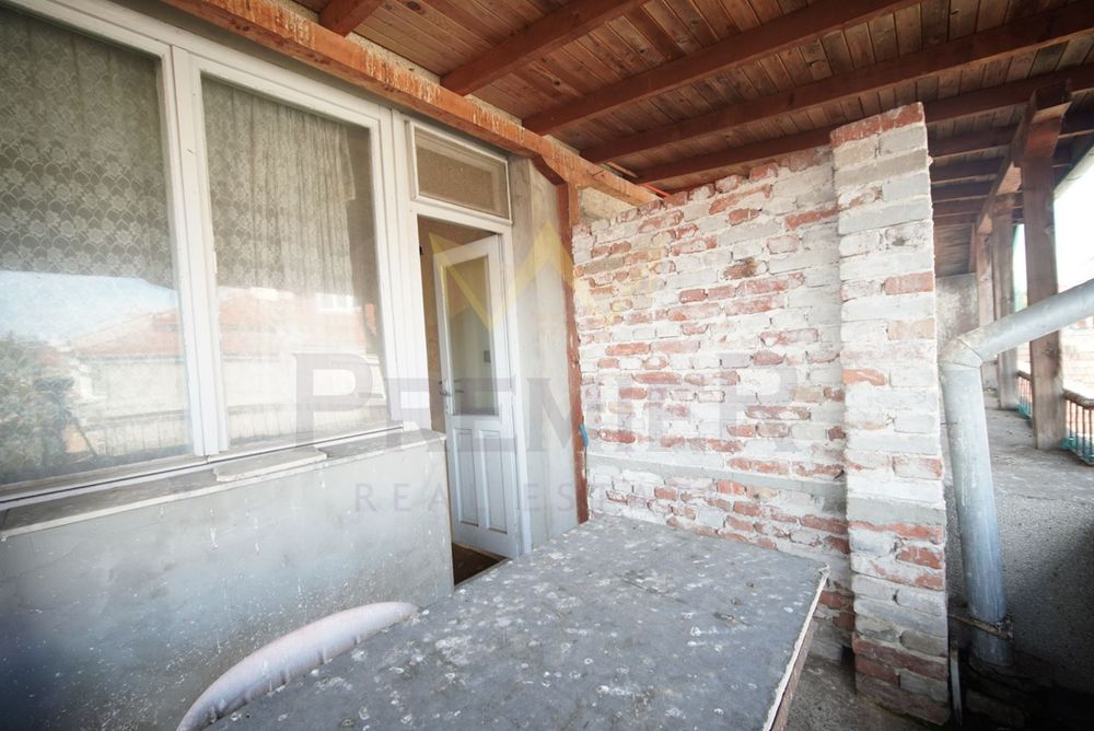 Продава се Двустаен апартамент в Бургас, Център - 70 кв.м за 1893 €/кв.м - Снимка #2