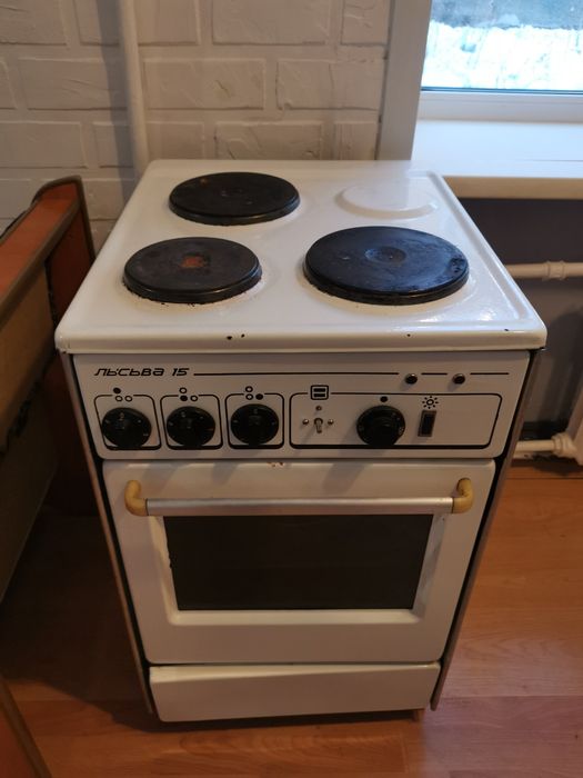 Продам трехкомфорочную электрическую плиту
